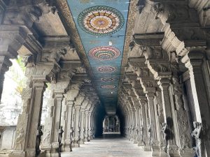 The tall white gopuram gateway of Suchindram Thanumalayan Temple against a clear blue sky